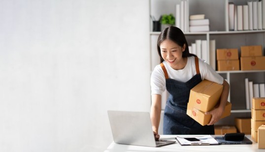 GLS Customer choosing to return a parcel on his tablet