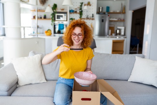 Customer receives a parcel from GLS courier company
