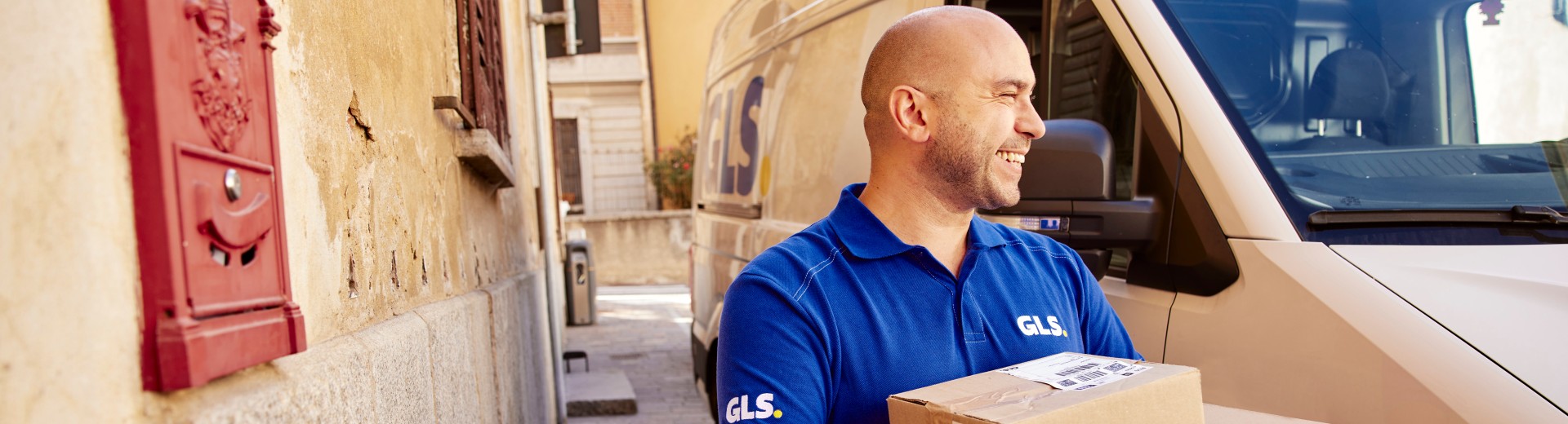 photo of a delivery man