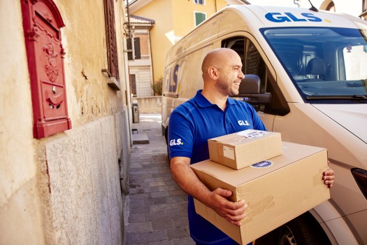 photo of a delivery man