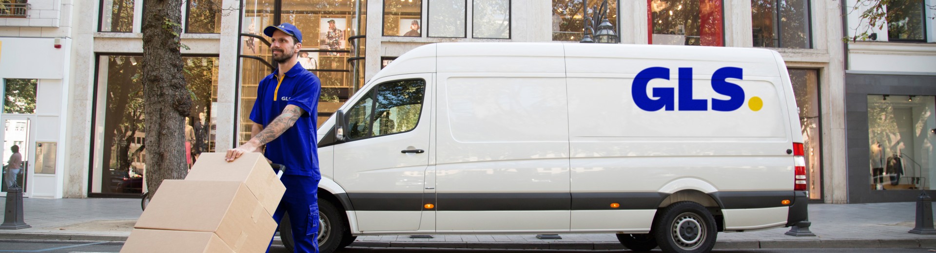 photo of a deliveryman with the van in the background 