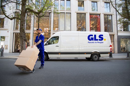 Deliveryman van city GLS logo descriptor